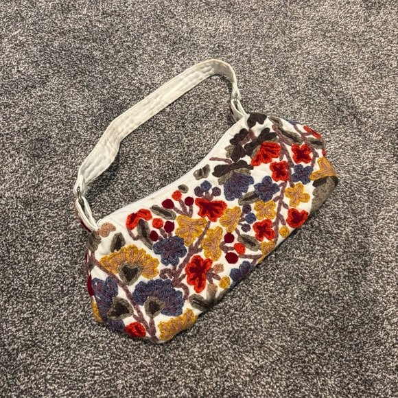 Handbags - Embroidered White Small Handbag Zipper With Zip Pocket Artsy Grandma Fairy